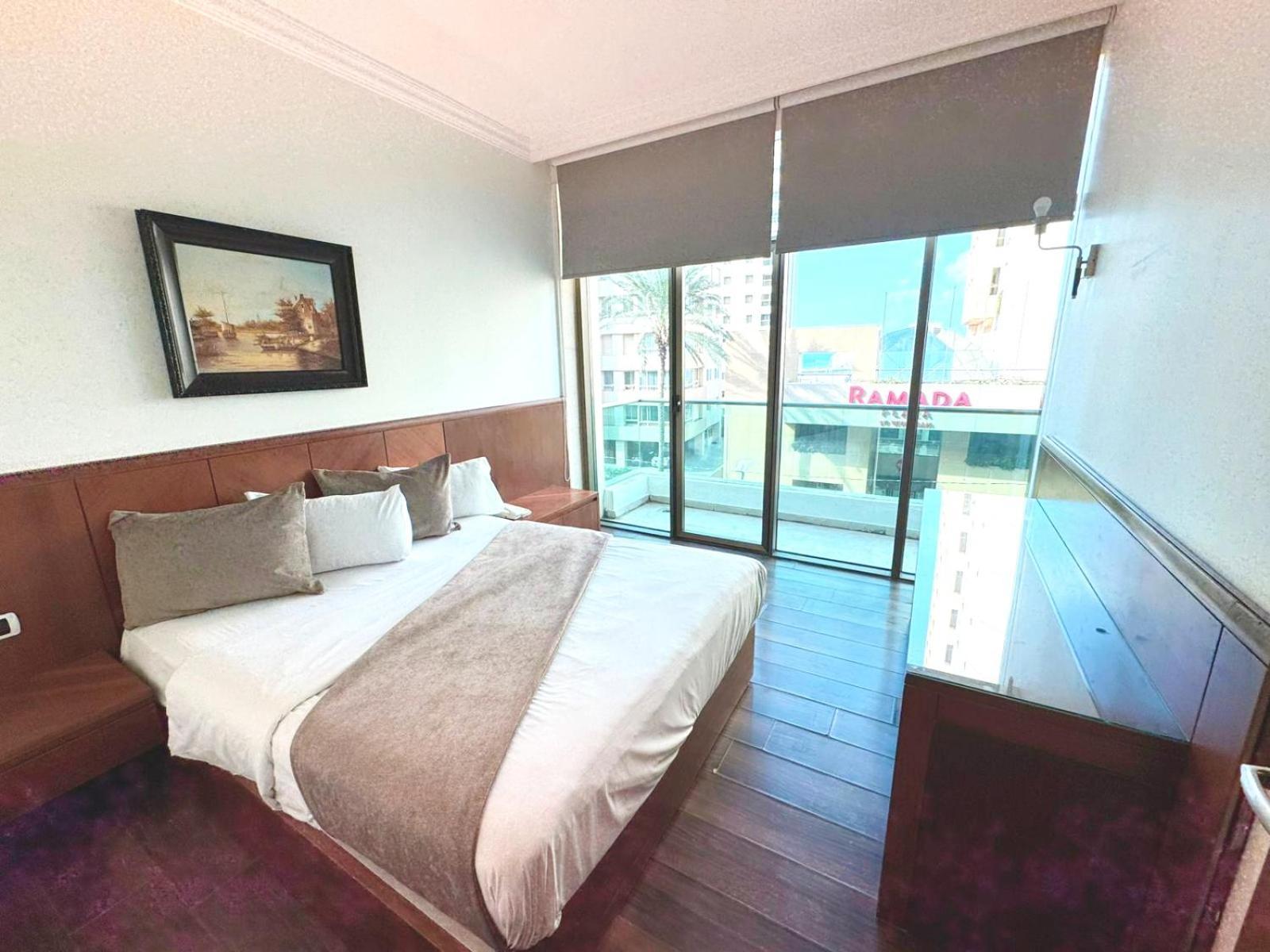 King Suites Hotel Бейрут Екстериор снимка