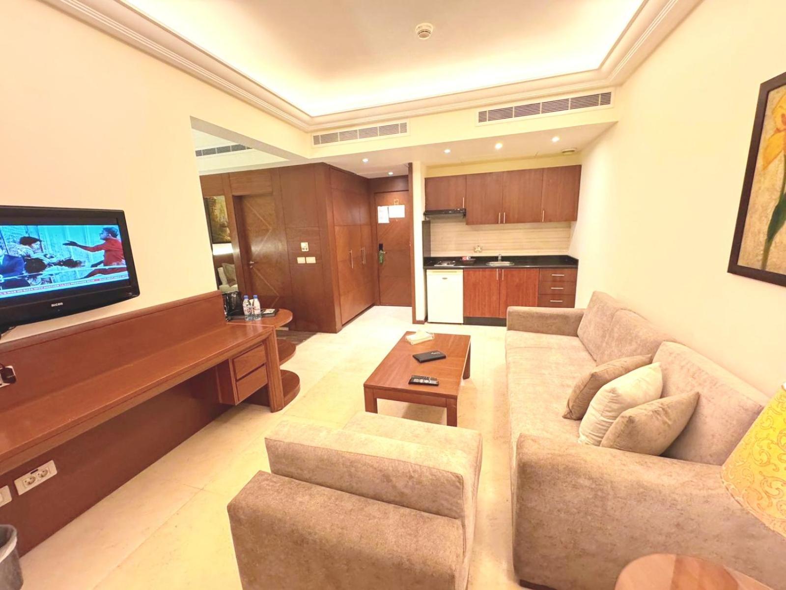 King Suites Hotel Бейрут Екстериор снимка